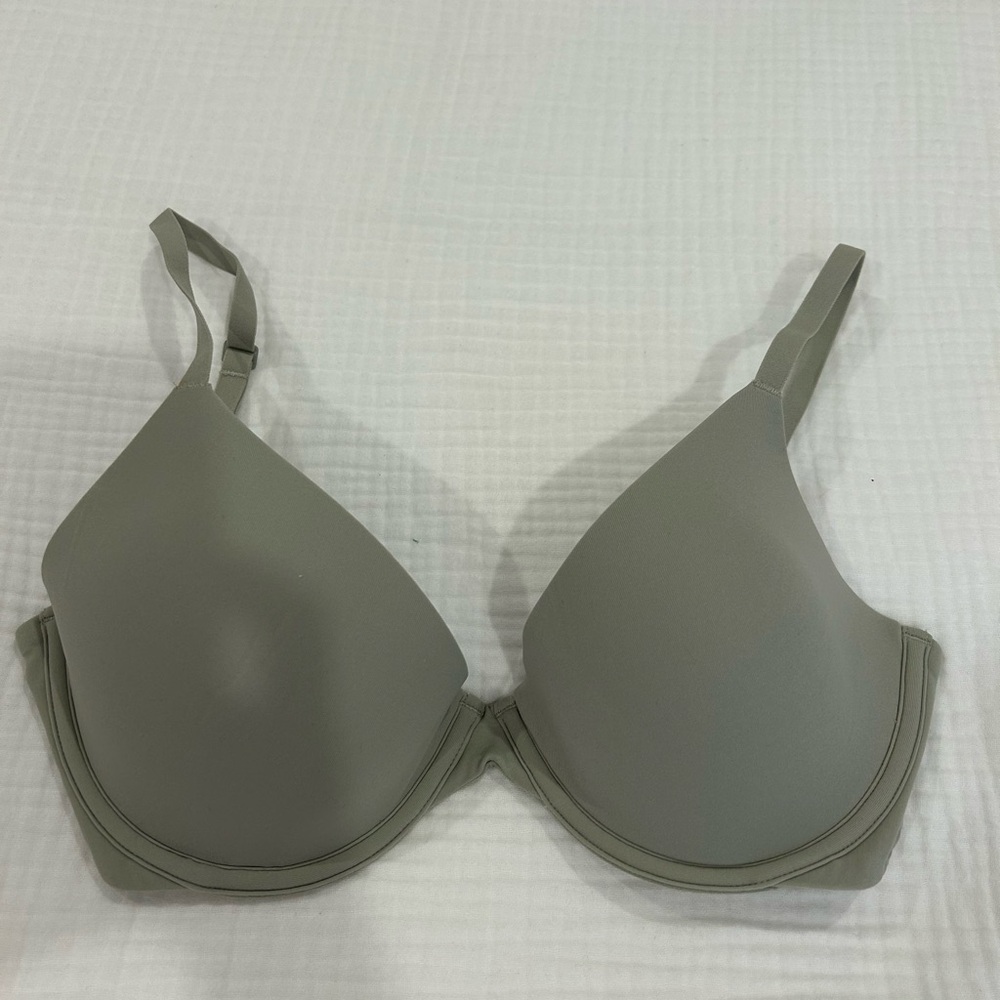 SKIMS Green Seamless T-Shirt Bra with Underwire